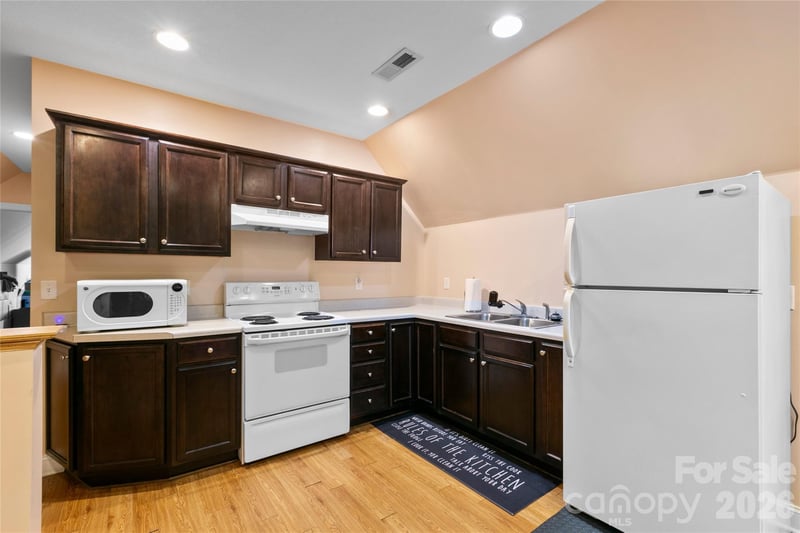 28 Chapel Park Rd, Asheville, NC 28803