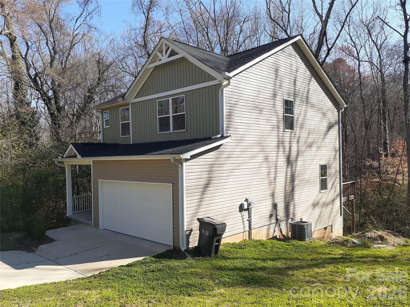 2019 Arapaho Dr, Charlotte, NC 28214