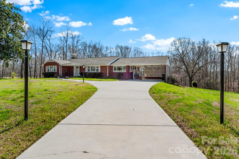 3291 Burton Rd, Thomasville, NC 27360