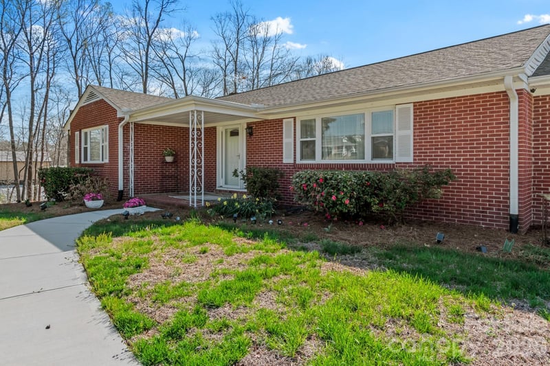 3291 Burton Rd, Thomasville, NC 27360