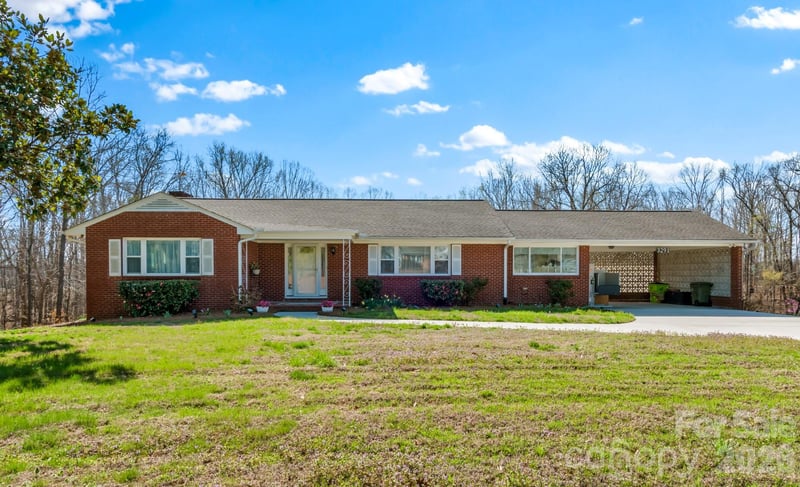 3291 Burton Rd, Thomasville, NC 27360
