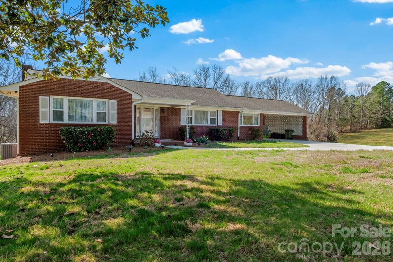 3291 Burton Rd, Thomasville, NC 27360