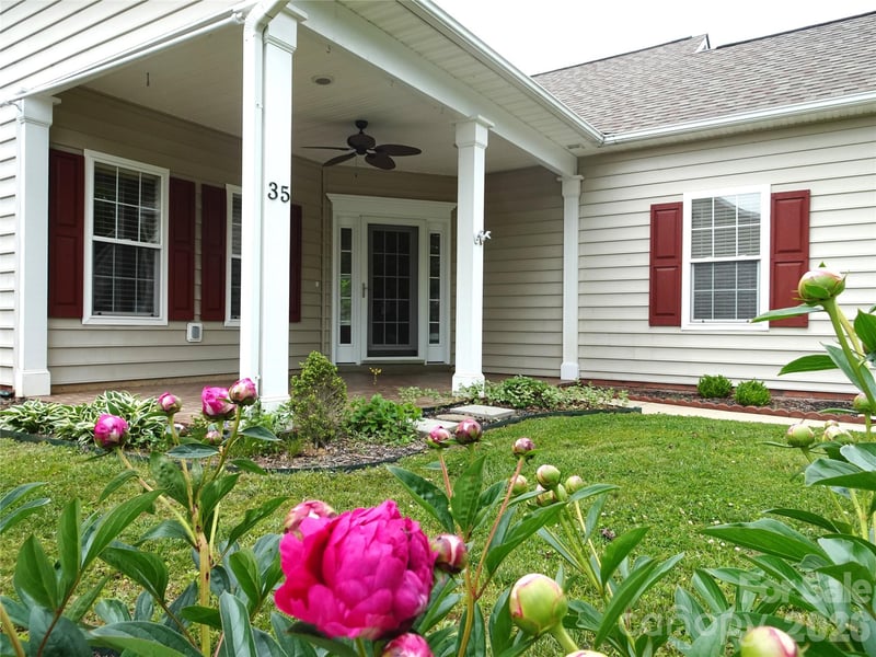 35 Sheffield Pl, Brevard, NC 28712