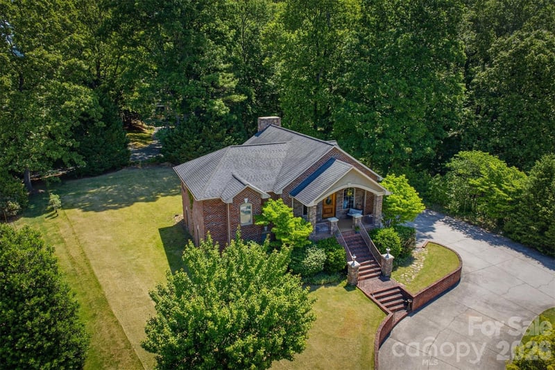 405 Golfview Ct, Lenoir, NC 28645