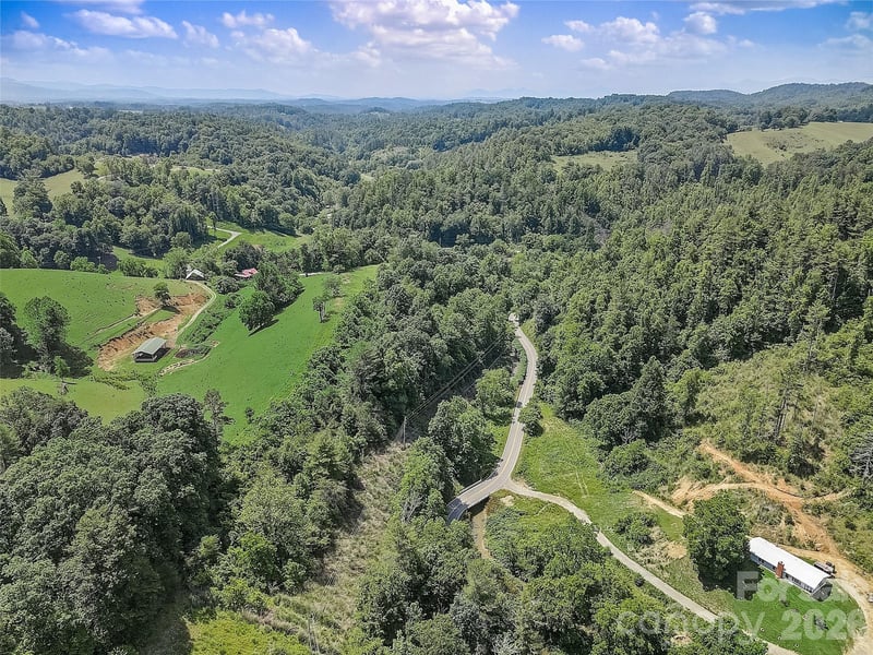 1820 Grapevine Rd, Marshall, NC 28753