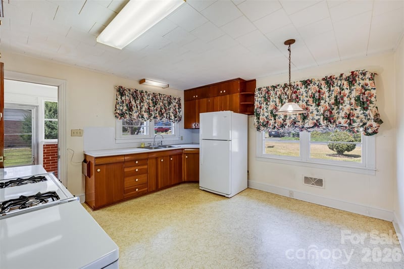 116 Crest St, Mount Holly, NC 28120