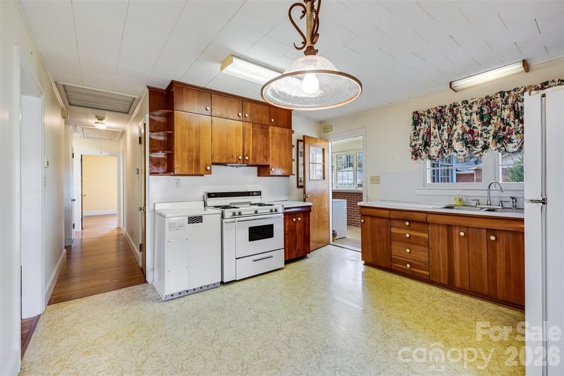 116 Crest St, Mount Holly, NC 28120