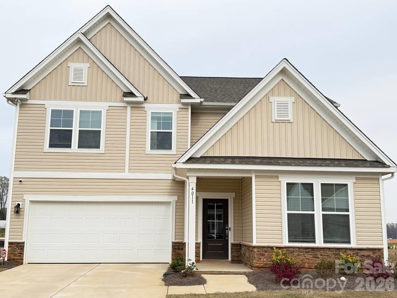 4011 Vista Pine Dr, Charlotte, NC 28215