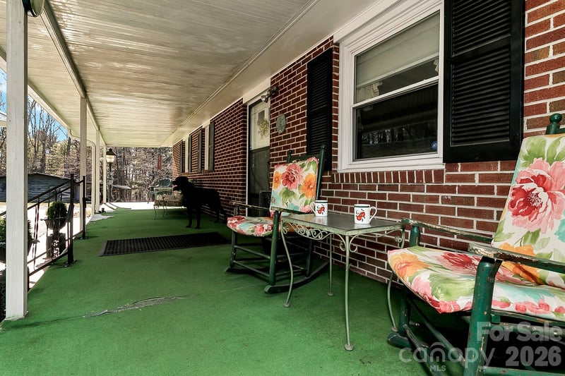 44 Tuttle Rd, Hendersonville, NC 28792