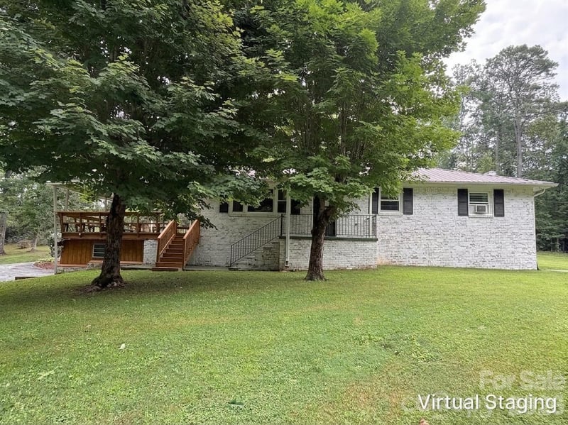 44 Tuttle Rd, Hendersonville, NC 28792