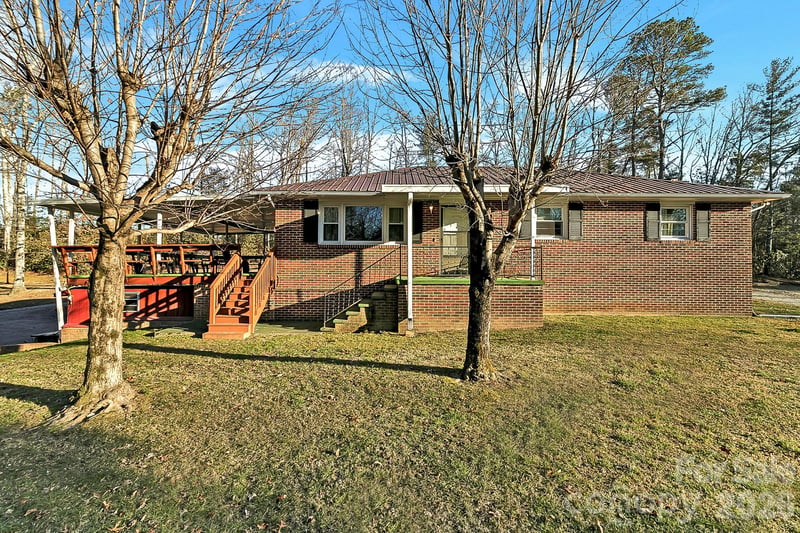 44 Tuttle Rd, Hendersonville, NC 28792