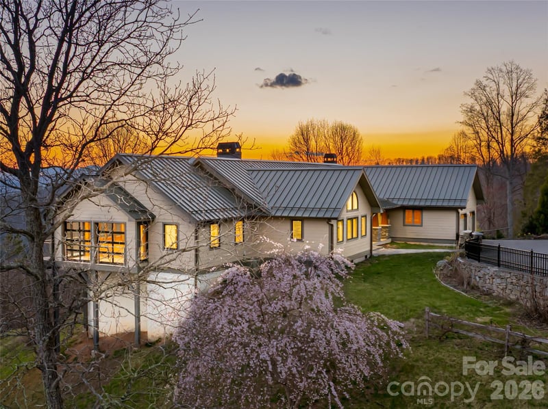 525 Elk Mountain Scenic Hw, Asheville, NC 28804