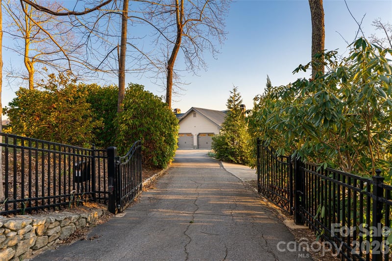 525 Elk Mountain Scenic Hw, Asheville, NC 28804