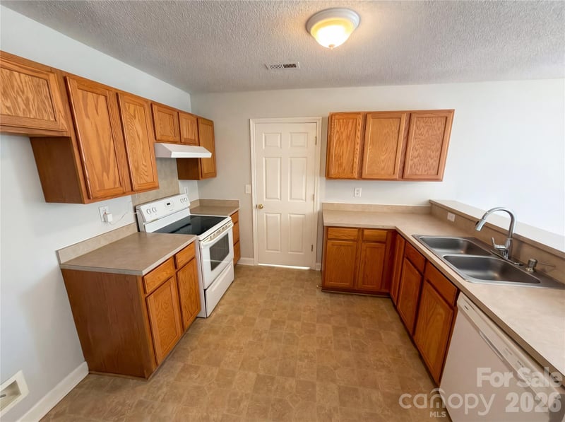 3461 Fairmeadow Dr, Lancaster, SC 29720