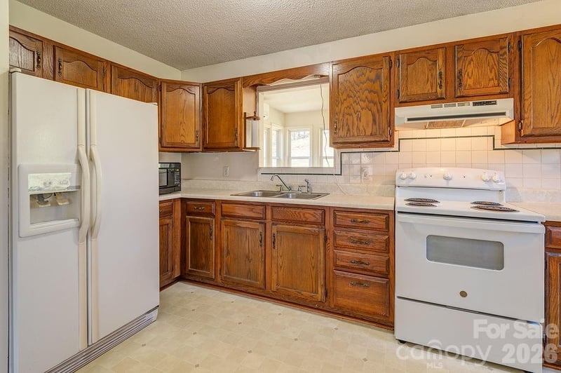 216 Pickens Rd, Weaverville, NC 28787