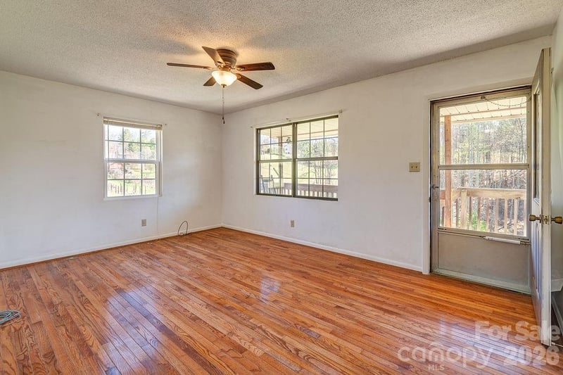 216 Pickens Rd, Weaverville, NC 28787