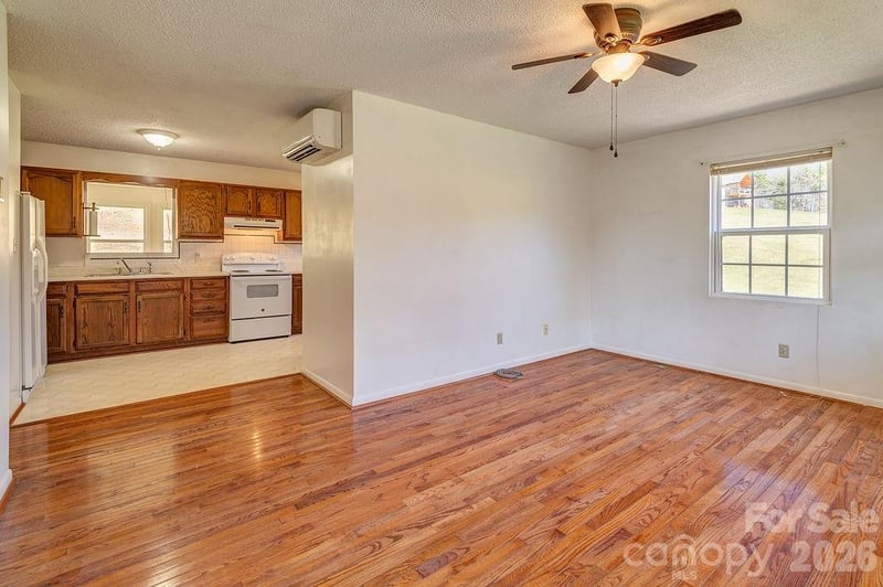 216 Pickens Rd, Weaverville, NC 28787