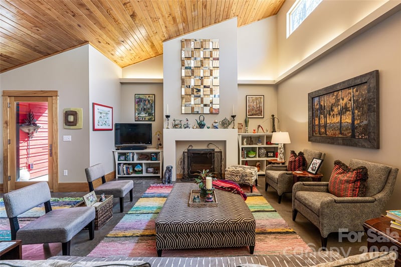 33 Robinson Creek Rd, Asheville, NC 28803