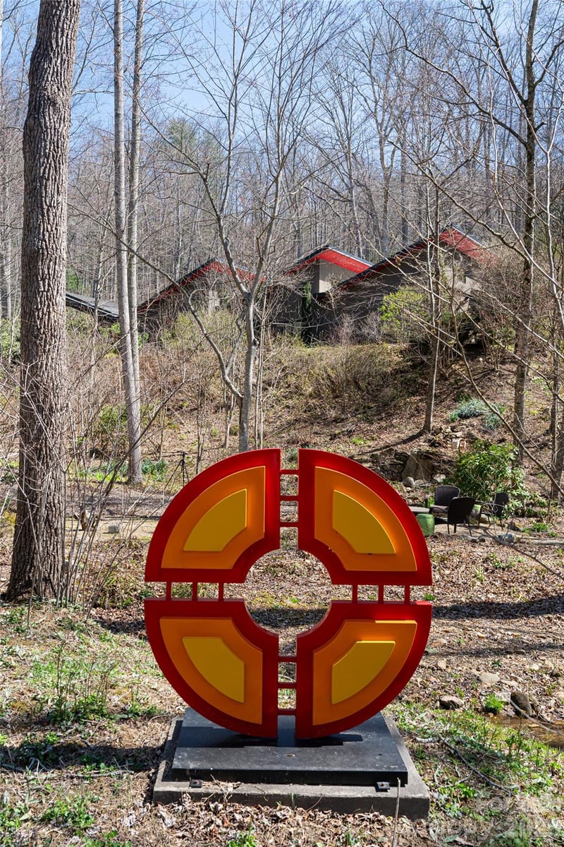 33 Robinson Creek Rd, Asheville, NC 28803