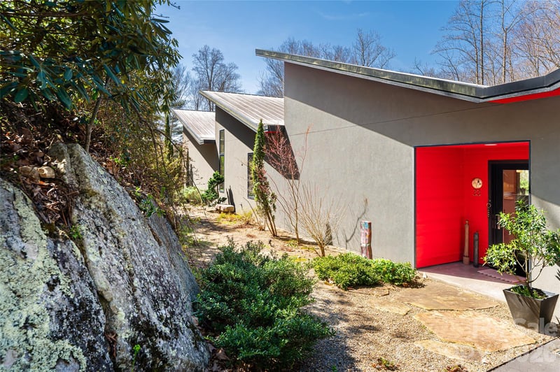 33 Robinson Creek Rd, Asheville, NC 28803