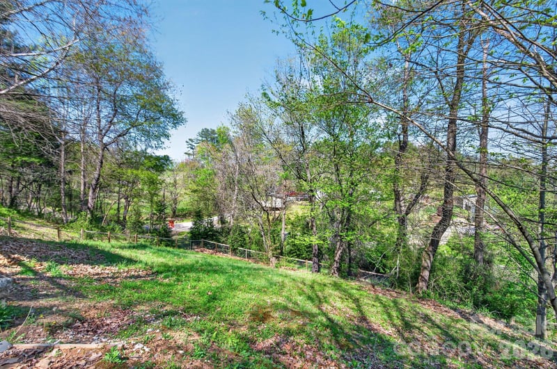 8 Blue Sky Dr, Leicester, NC 28748
