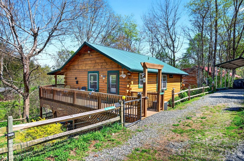 8 Blue Sky Dr, Leicester, NC 28748