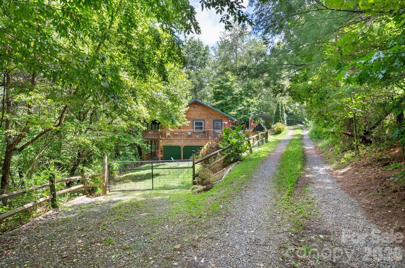 8 Blue Sky Dr, Leicester, NC 28748