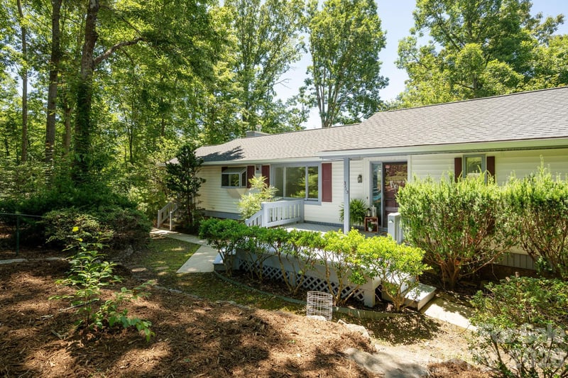 3113 Primrose Dr, Hendersonville, NC 28792