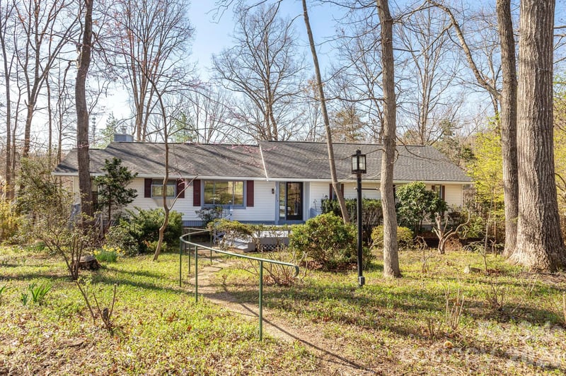 3113 Primrose Dr, Hendersonville, NC 28792