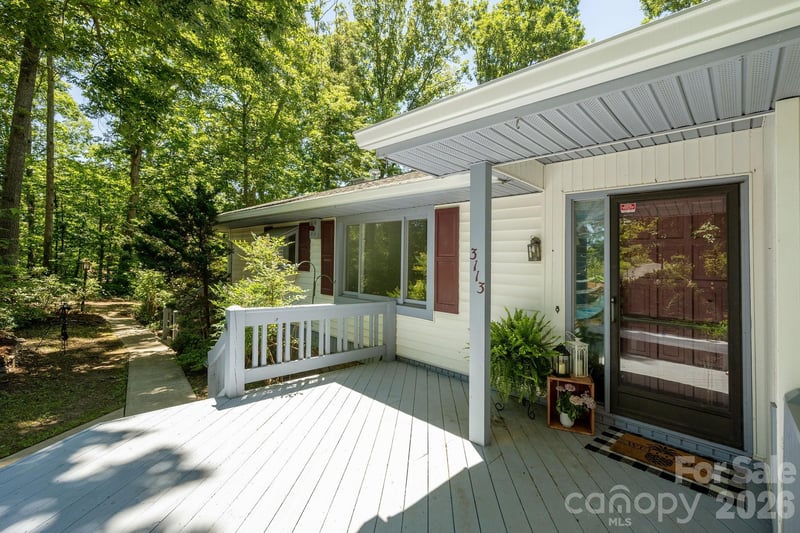 3113 Primrose Dr, Hendersonville, NC 28792