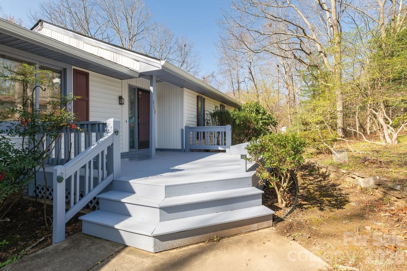 3113 Primrose Dr, Hendersonville, NC 28792