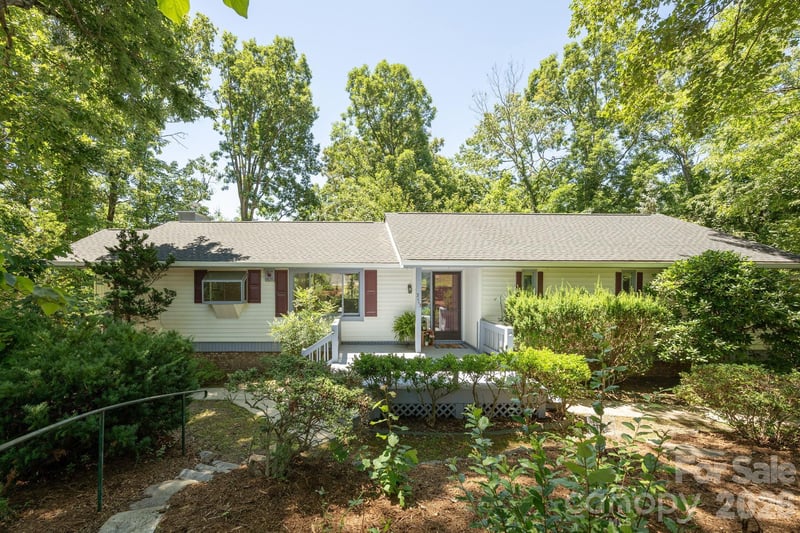 3113 Primrose Dr, Hendersonville, NC 28792