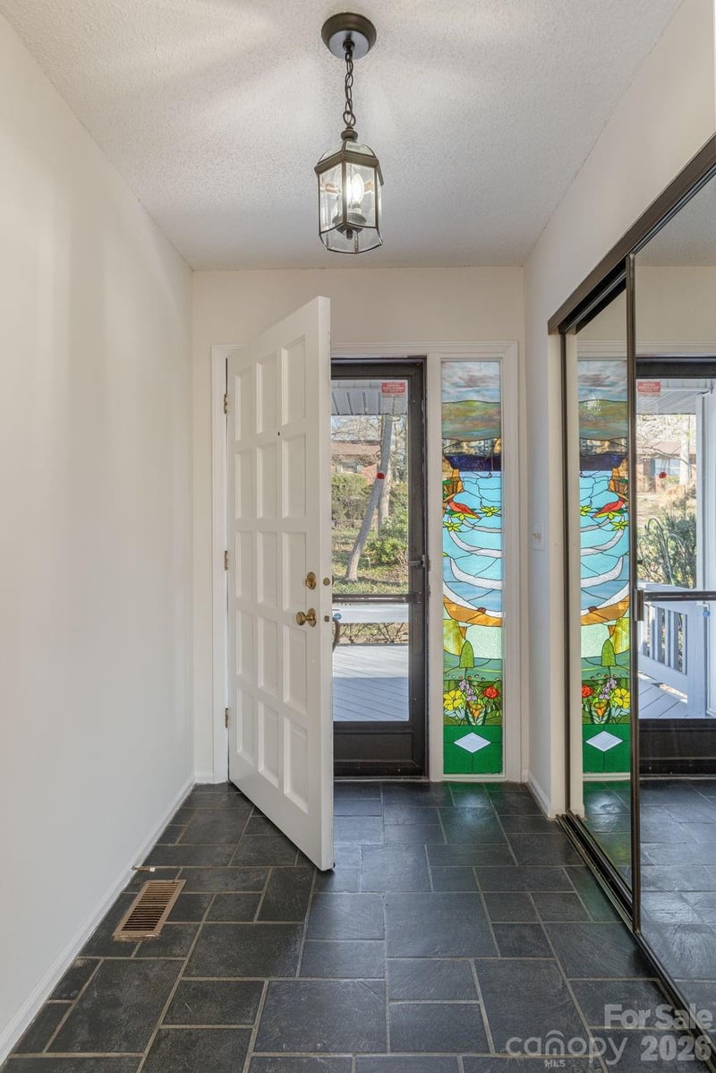 3113 Primrose Dr, Hendersonville, NC 28792