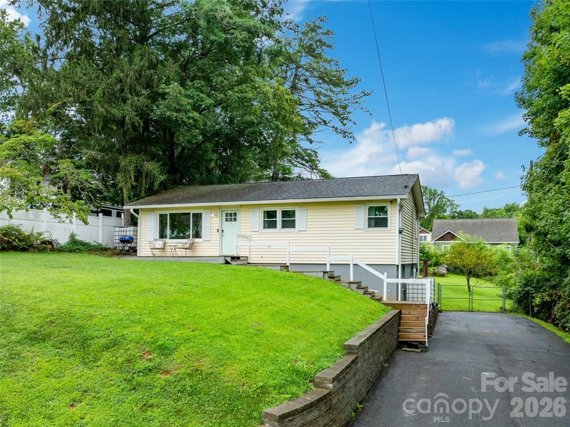 11 Oakley Dogwood Dr, Asheville, NC 28803