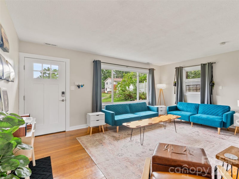 11 Oakley Dogwood Dr, Asheville, NC 28803