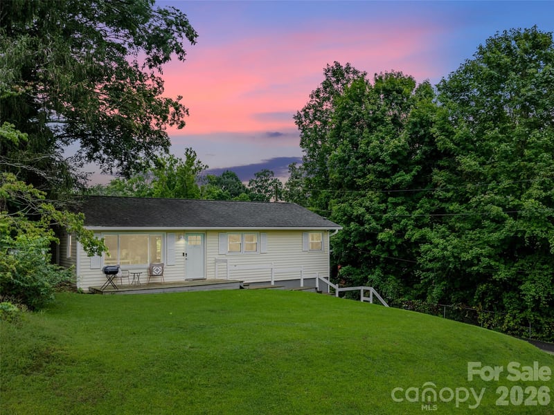 11 Oakley Dogwood Dr, Asheville, NC 28803