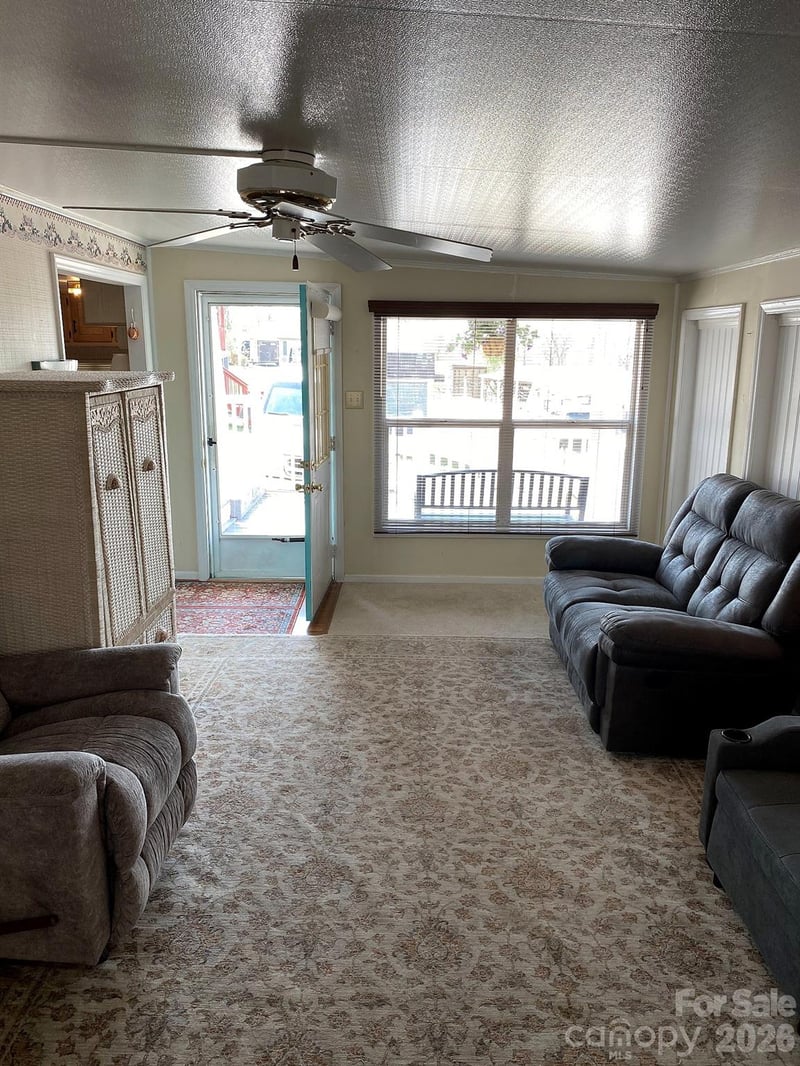 118 Eagle Dr, New London, NC 28127