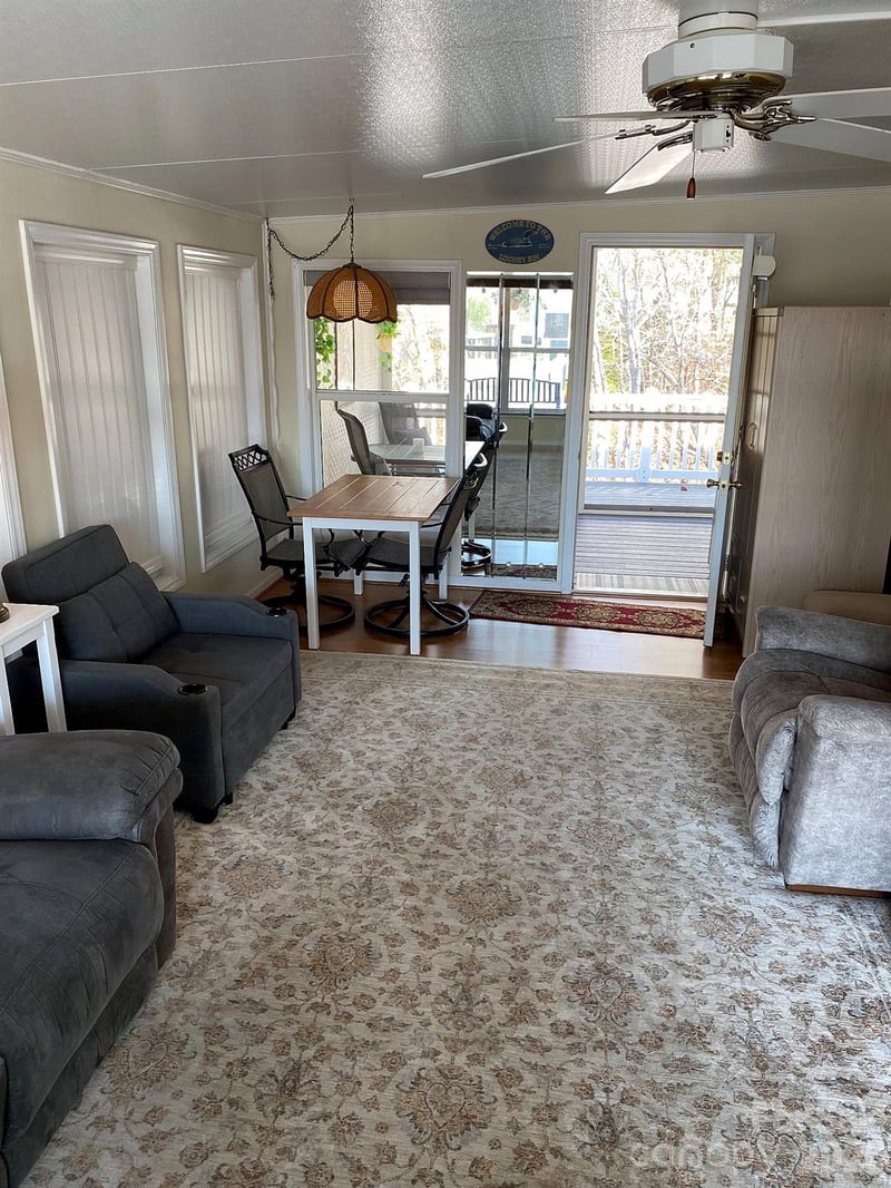 118 Eagle Dr, New London, NC 28127