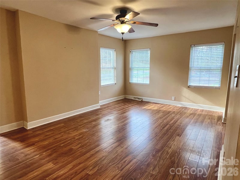 4264 Nc 10 Hw, Hickory, NC 28602