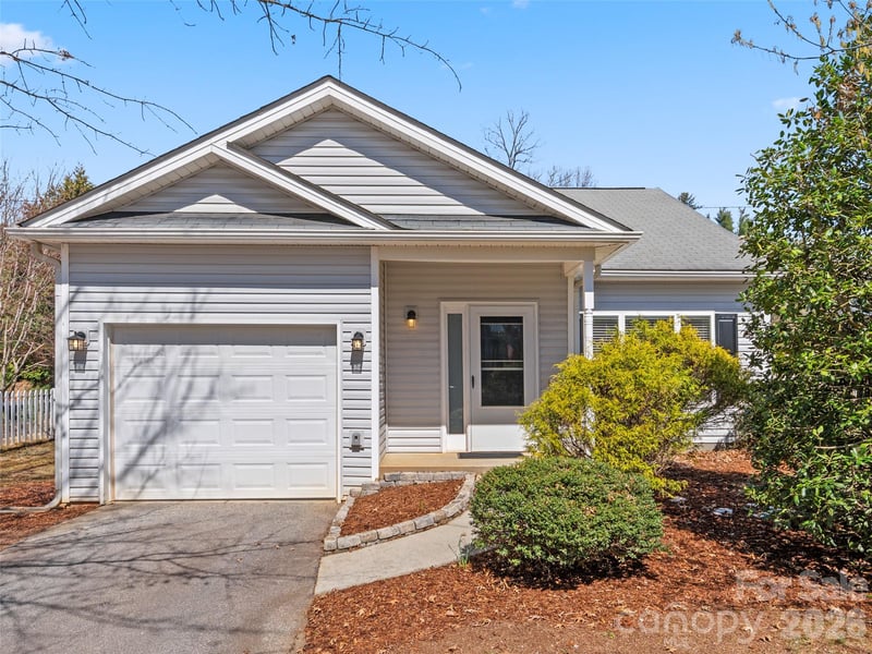 15 Scottish Cir, Asheville, NC 28803