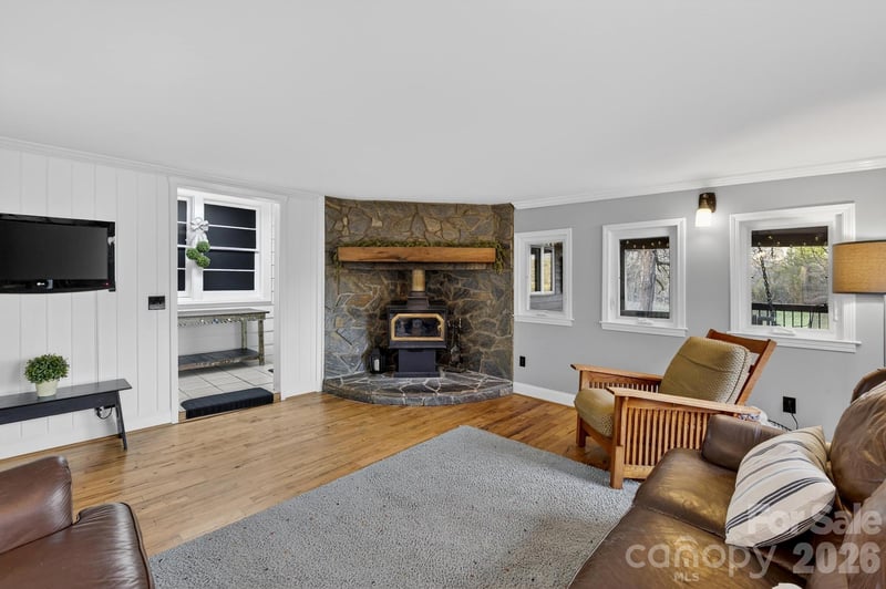 343 Hoyles Creek Rd, Dallas, NC 28034