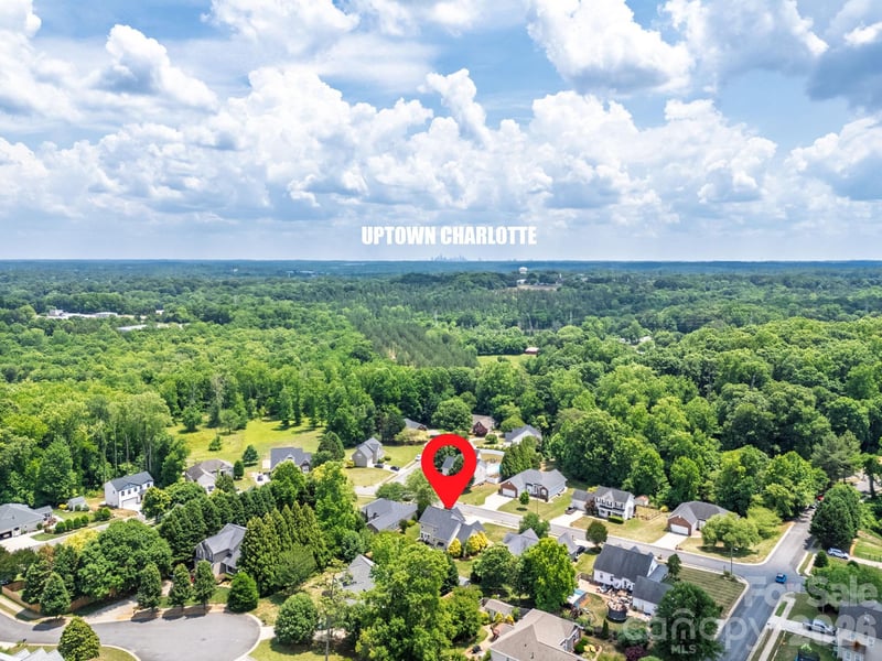 208 Deerfield Dr, Mount Holly, NC 28120