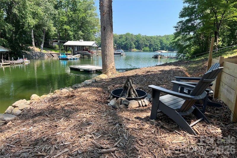 3748 Landmark Dr, Sherrills Ford, NC 28673