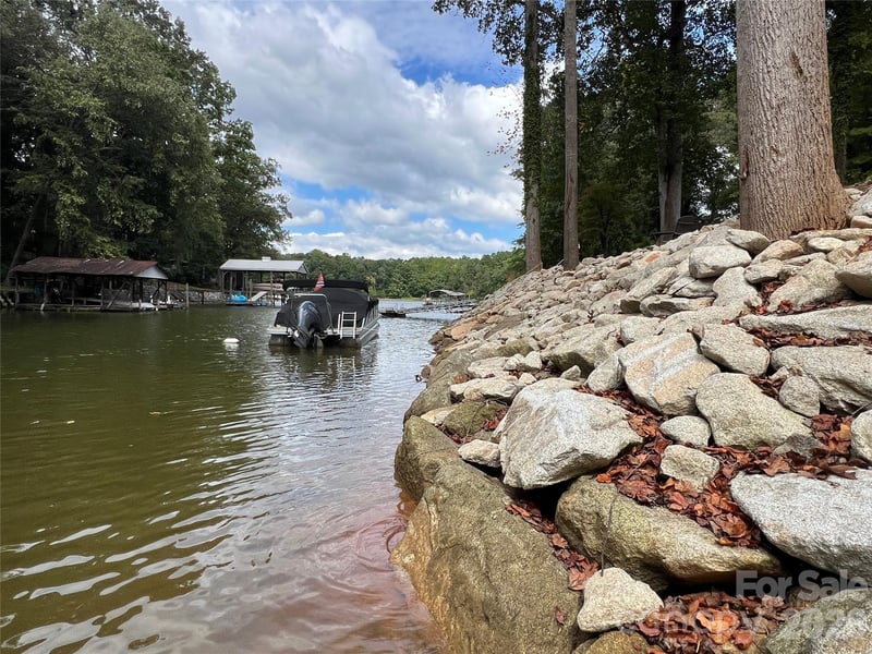 3748 Landmark Dr, Sherrills Ford, NC 28673