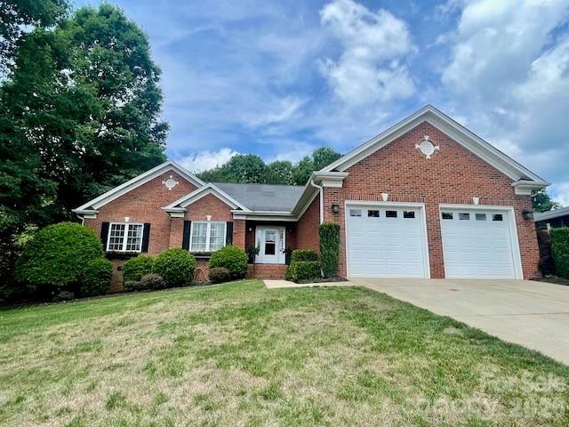4945 Brookridge Dr, Hickory, NC 28601