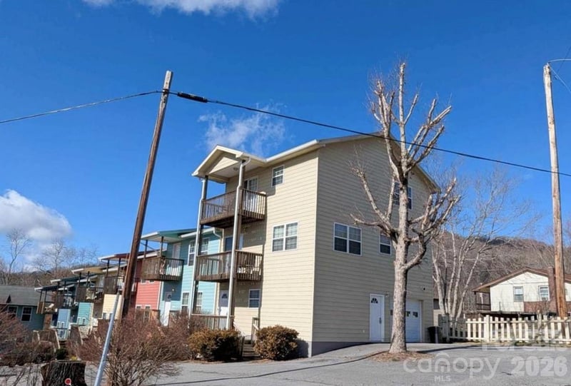 145 Lincoln Park Rd #J, Burnsville, NC 28714