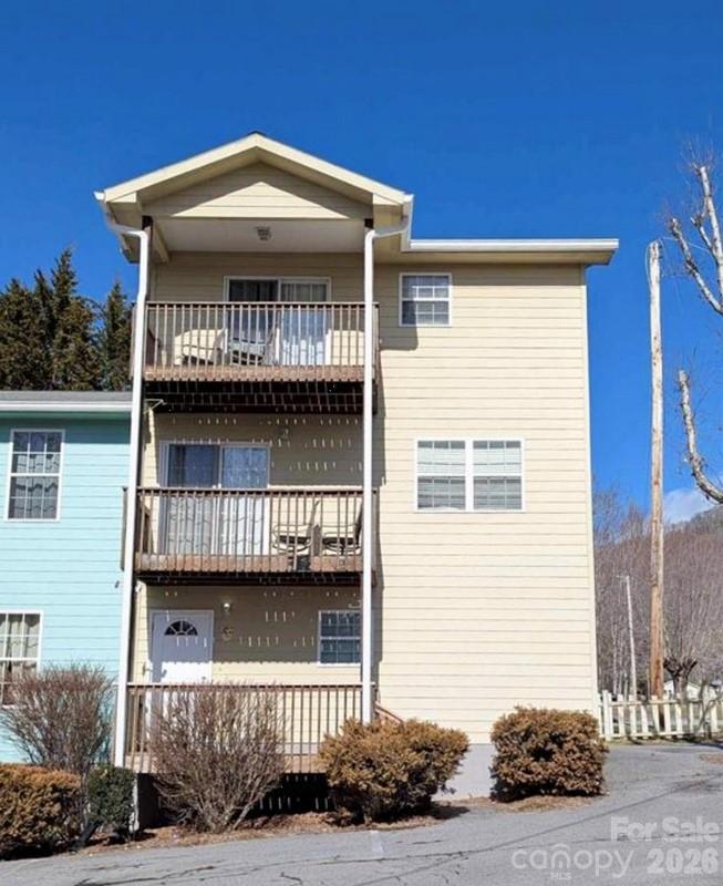 145 Lincoln Park Rd #J, Burnsville, NC 28714