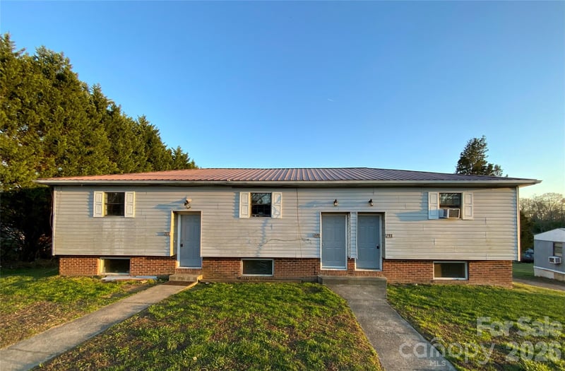 218 Lovelace Rd, Forest City, NC 28043