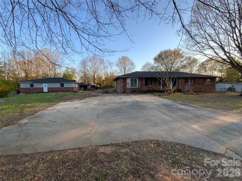 154 Lovelace Rd, Forest City, NC 28043