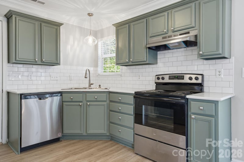 10122 Northwoods Forest Dr, Charlotte, NC 28214